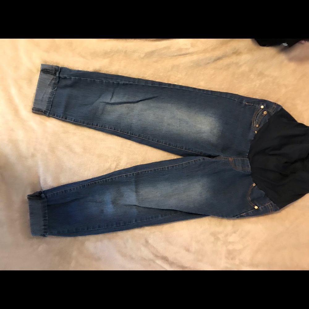 Maternity capris